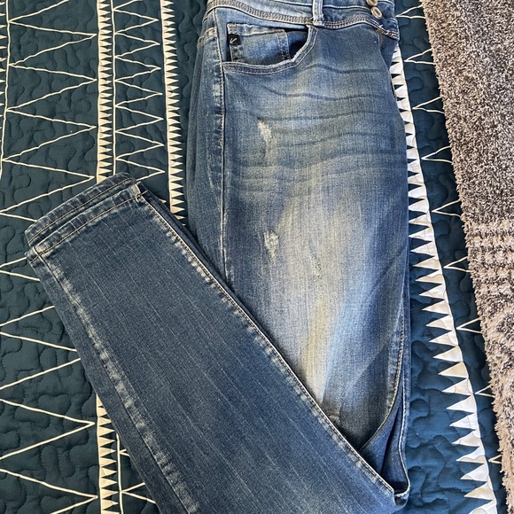 KanCan High Rise Distressed Blue Jeans - Picture 1 of 4